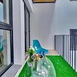 Gorgeous, Secure, Brand New, Stylish- Central-Pool