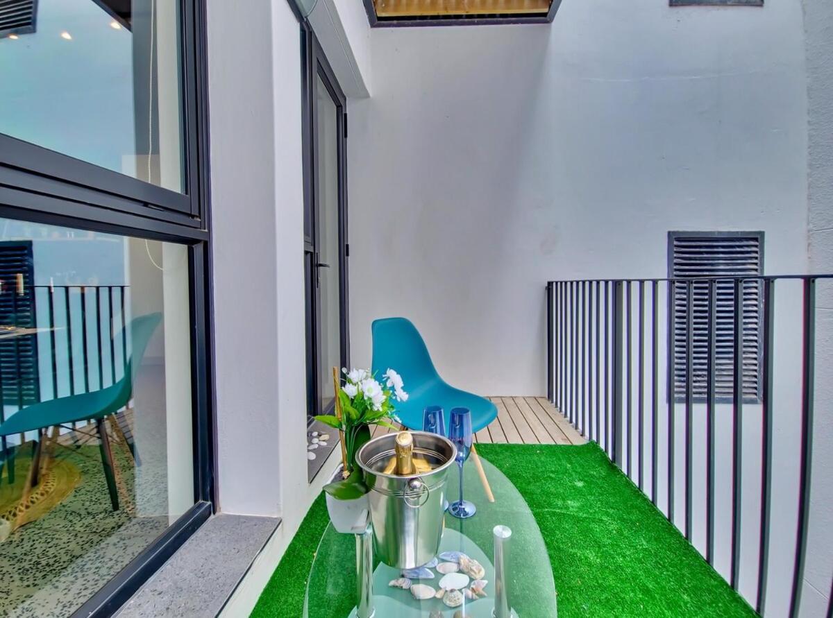 Gorgeous, Secure, Brand New, Stylish- Central-pool