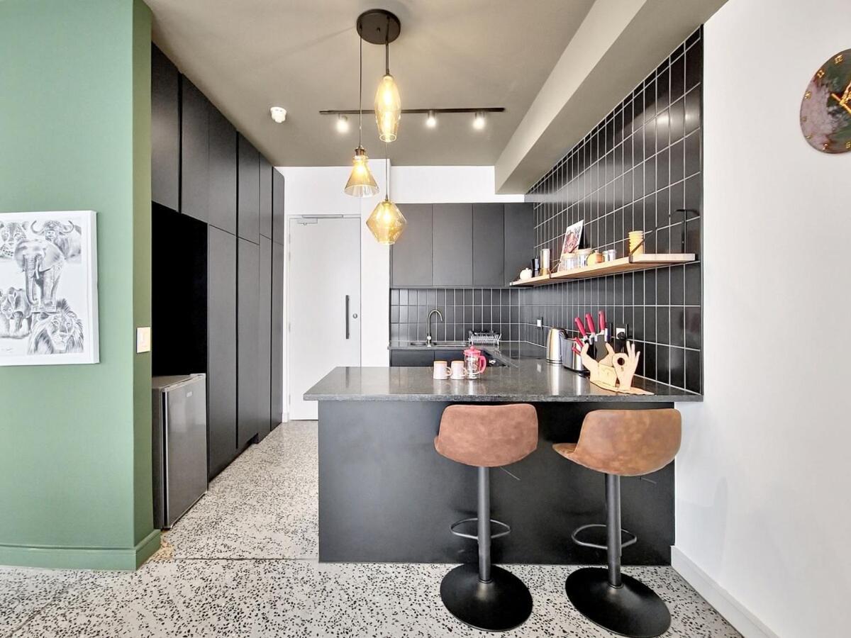 Gorgeous, Secure, Brand New, Stylish- Central-pool *